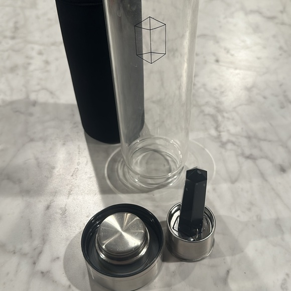 Glacce Crystal Elixir Water Bottle in Obsidian - Picture 4 of 5